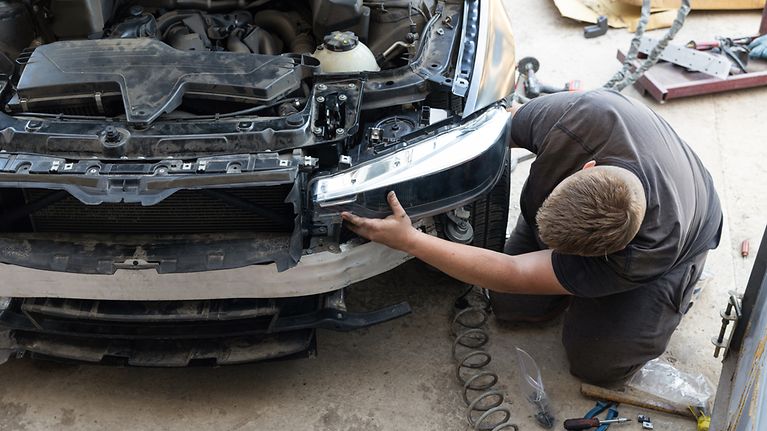 Kfz-Versicherer erwarten weiter steigende Reparaturkosten (© SVPhilon / Getty Images) Kfz-Versicherer erwarten weiter steigende Reparaturkosten (© SVPhilon / Getty Images)