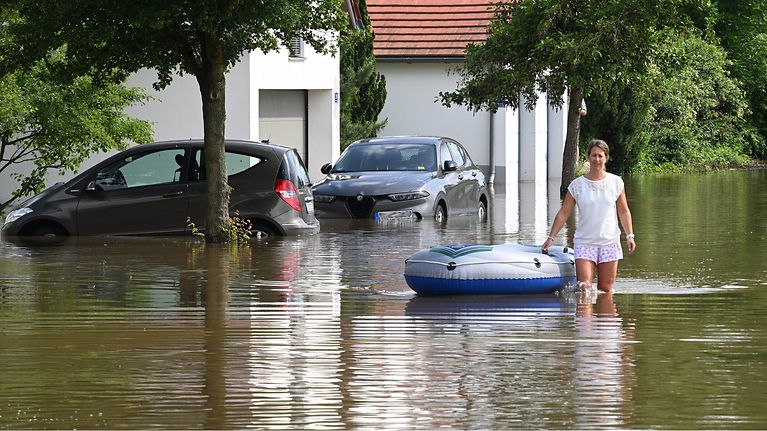 Hochwasser in Süddeutschland: Schäden um die zwei Milliarden Euro erwartet (© picture alliance/dpa | Felix Hörhager)