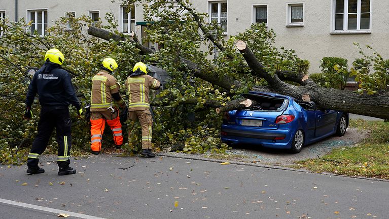 Bilanz der Kfz-Versicherer 2024: 1,3 Milliarden Euro Schäden durch Unwetter (© picture alliance / Geisler-Fotopress / Thomas Bartilla) Bilanz der Kfz-Versicherer 2024: 1,3 Milliarden Euro Schäden durch Unwetter (© picture alliance / Geisler-Fotopress / Thomas Bartilla)