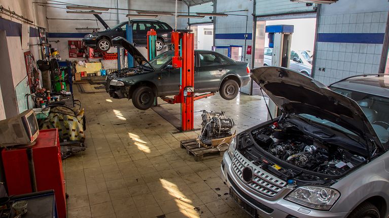 Autoreparaturen teurer denn je: Stundensatz von Kfz-Werkstätten erstmals über 200 Euro (© i-Stockr / Getty Images) Autoreparaturen teurer denn je: Stundensatz von Kfz-Werkstätten erstmals über 200 Euro (© i-Stockr / Getty Images)